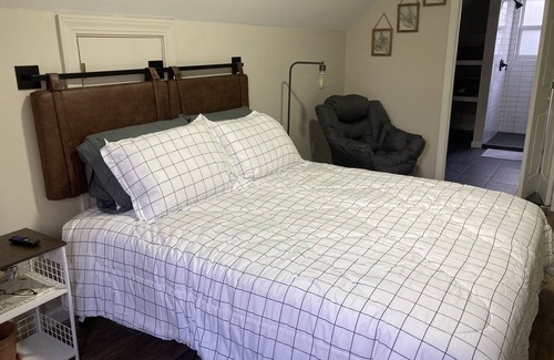 Fletcher Apartment | Pine Guesthouse—Asheville area