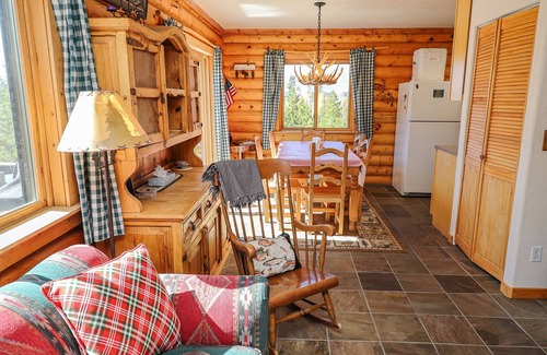 Grand Lake Cabin | Pine Harbor - Pet Friendly Log Cabin in the Town of Grand Lake