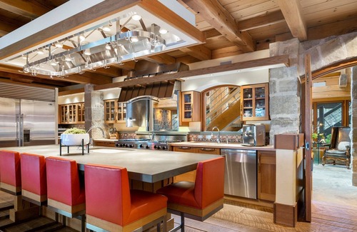 Williamsburg House | Pine Hollow in Elk Rapids - World Class Property!