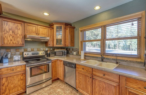 Deadwood House | Pine Hollow Lodge - Beautiful 5 bedroom home just minutes from Deadwood!