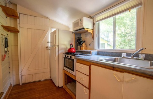 Gravenhurst Cottage | Pine Lake: 1-Bedroom Cottage #1 "White Pine"