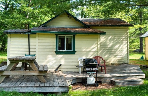 Gravenhurst Cottage | Pine Lake: 1-Bedroom Cottage #1 "White Pine"