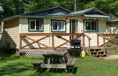 Gravenhurst Cottage | Pine Lake: 2-Bedroom Cottage #5 "Lodgepole Pine"