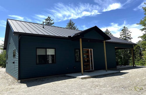 Southwest Harbor House | Pine Lodge: 2-bedroom vacation home minutes to Acadia National Park