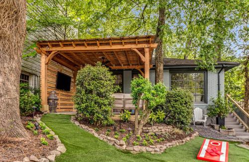 Piedmont Heights House | Pine Lodge Midtown Atlanta - Luxury Oasis, Quiet & Central Location, Beltline & Piedmont Park Steps Away