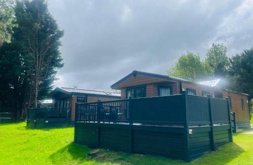 Allerthorpe House | Pine Lodge with Hot Tub