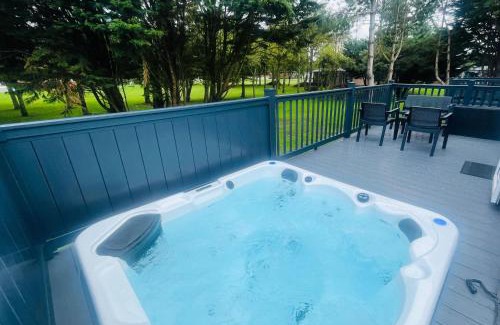 Allerthorpe House | Pine Lodge with Hot Tub