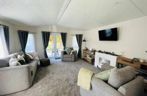 Allerthorpe House | Pine Lodge with Hot Tub