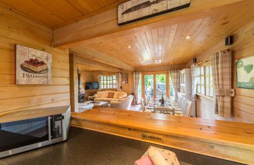 Swanage House | Pine Log Cabin