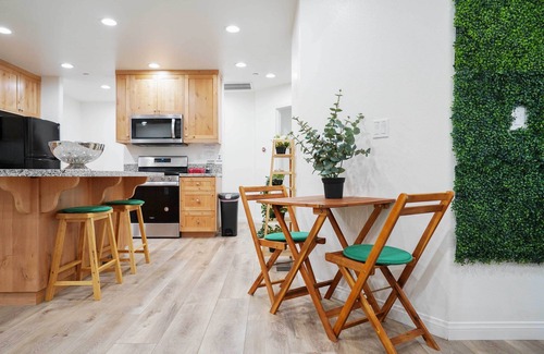 Pine Mountain Club Villa | Pine Mountain Club Villa w/Sauna, Deck + Views!