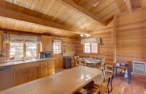 Pine Mountain Club Cabin | Pine Mountain Club Cabin Rental w/Pool Access!