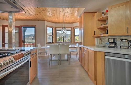 Pine Mountain Club Apartment | Pine Mountain Club 3-BDR Treehouse Cabin Retreat