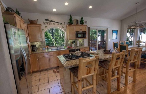 Pioneer Trail House | Pine Mountain Paradise 3 Bedroom Home by RedAwning