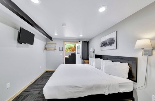Hill City Hotel | Pine Top Convenience
