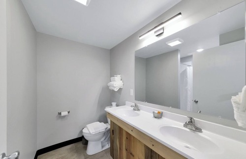 Hill City Hotel | Pine Top Convenience