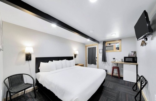 Hill City Hotel | Pine Top Convenience