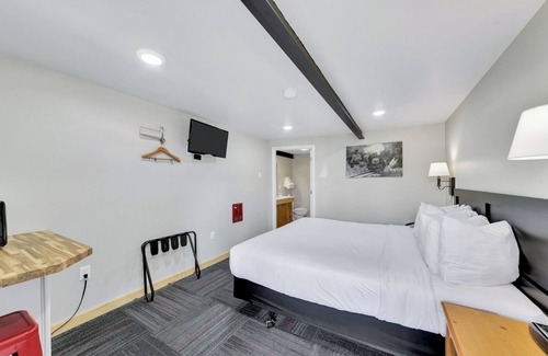 Hill City Hotel | Pine Top Convenience