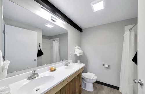 Hill City Hotel | Pine Top Convenience