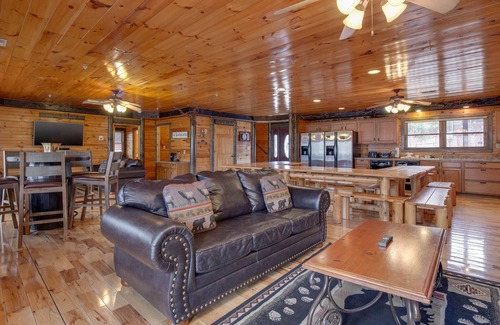 Hemlock Hills Cabin | Pine Tree Lodge | Perfect for Reunions or Teams – Sleeps 36!