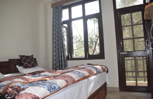 Kumarhatti Hotel | Pine valley home stay