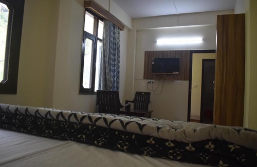 Kumarhatti Hotel | Pine valley home stay