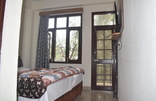 Kumarhatti Hotel | Pine valley home stay