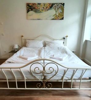 Buhlau/Weier Hirsch Apartment | Pineapple Apartments Dresdner Heide mit Garten