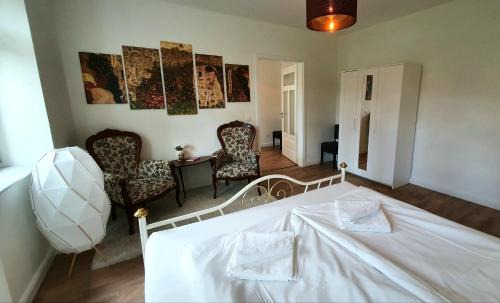 Buhlau/Weier Hirsch Apartment | Pineapple Apartments Dresdner Heide mit Garten