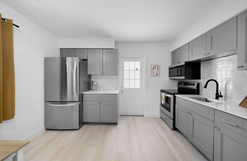Naples Park Cottage | Pineapple Cottage unit 1