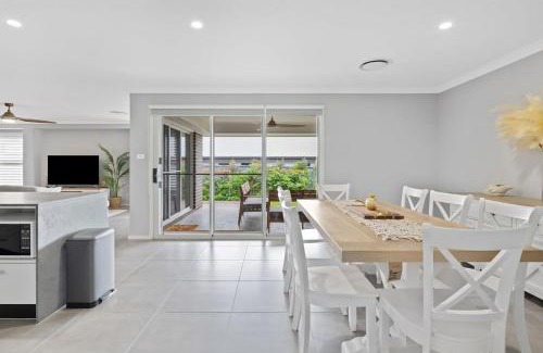 Cessnock House | Pineapple House Furry Friends Welcome