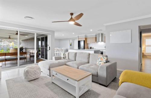 Cessnock House | Pineapple House Furry Friends Welcome