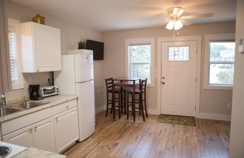 Avondale Cottage | Pineapple Inn (830696) .3 Miles From Wrightsville Beach)