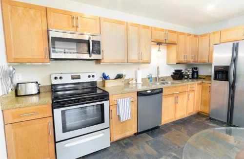 South Mission Beach House | Pineapple Paradise - Mission Beach - Stunning