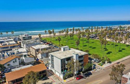 South Mission Beach House | Pineapple Paradise - Mission Beach - Stunning