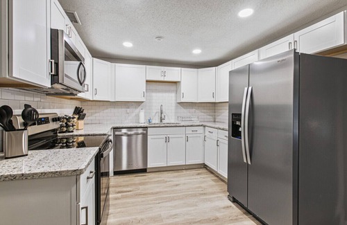 Arlington House | Pineapple Paradise~Pool+Hot Tub+Billiards+Grill!