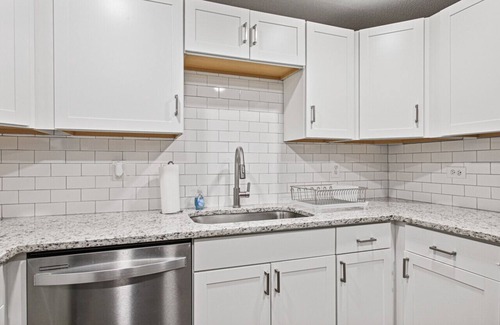 Arlington House | Pineapple Paradise~Pool+Hot Tub+Billiards+Grill!