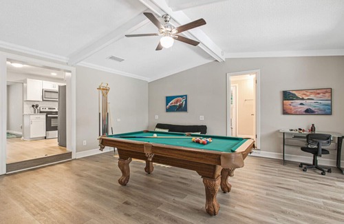 Arlington House | Pineapple Paradise~Pool+Hot Tub+Billiards+Grill!