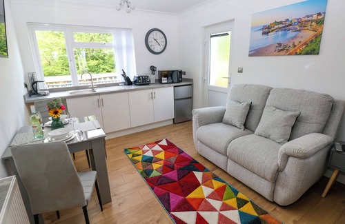 Wiseman's Bridge Cottage | PINECROFT ANNEX, pet friendly, with a garden in Saundersfoot