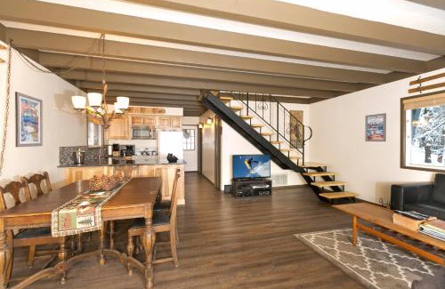 Tahoe City House | Pineland Chalet in Tahoe City - Classic Cabin Wood Fireplace Dog Friendly