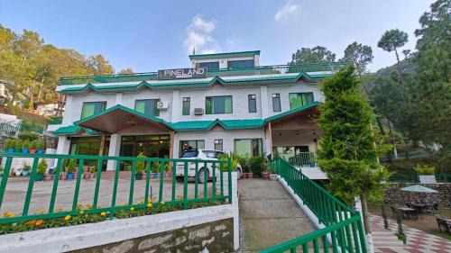 Dharampur Resort | Pineland Resorts & Chalets Kasauli