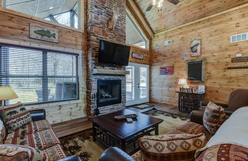 Branson Cedars Cabin | Pineridge Lodge | 4 Bed, 4 Bath