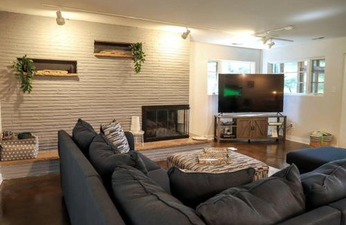 Town of Pines House | Pines Ranch, 1 Mile to the Beach w/Golden Tee Arcade