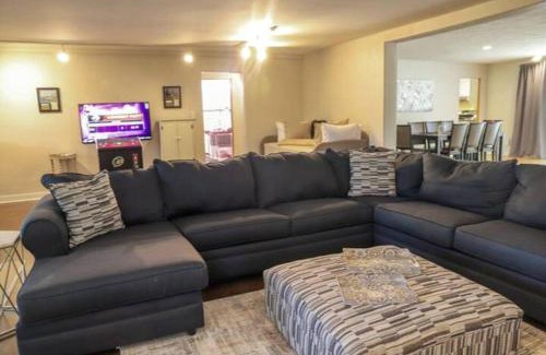 Town of Pines House | Pines Ranch, 1 Mile to the Beach w/Golden Tee Arcade