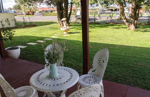 Narromine House | Pinetree Cottage Narromine