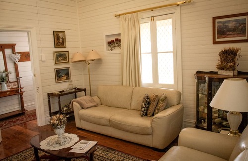 Narromine House | Pinetree Cottage Narromine