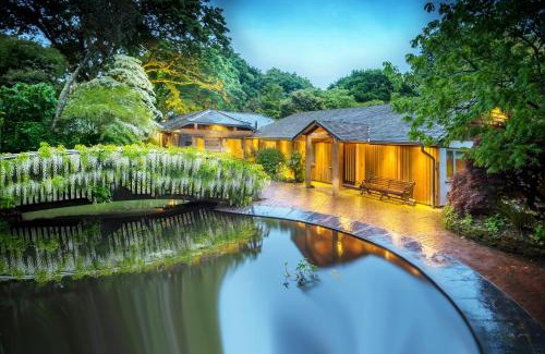 Carlyon House | Pinetum Garden Cottages