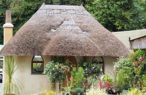 Carlyon House | Pinetum Garden Cottages