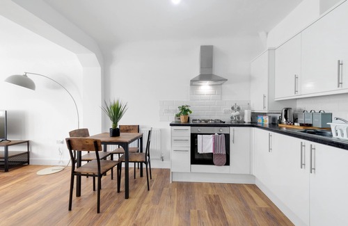 Iver Apartment | Pinewood 1 &2 Bedroom Apt. by Arista Living