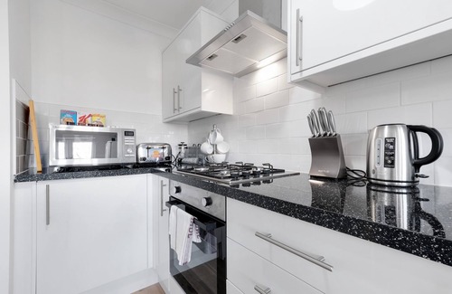 Iver Apartment | Pinewood 1 &2 Bedroom Apt. by Arista Living