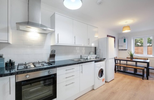 Iver Apartment | Pinewood 1 &2 Bedroom Apt. by Arista Living